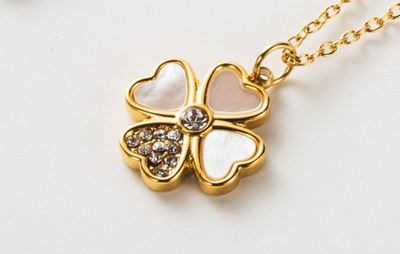 Collier trèfle Nacre et Strass